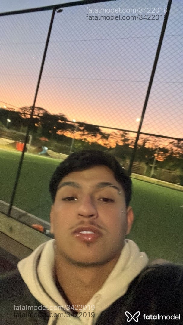 Acompanhante homem morena (o) de olhos castanhos - Eduardo