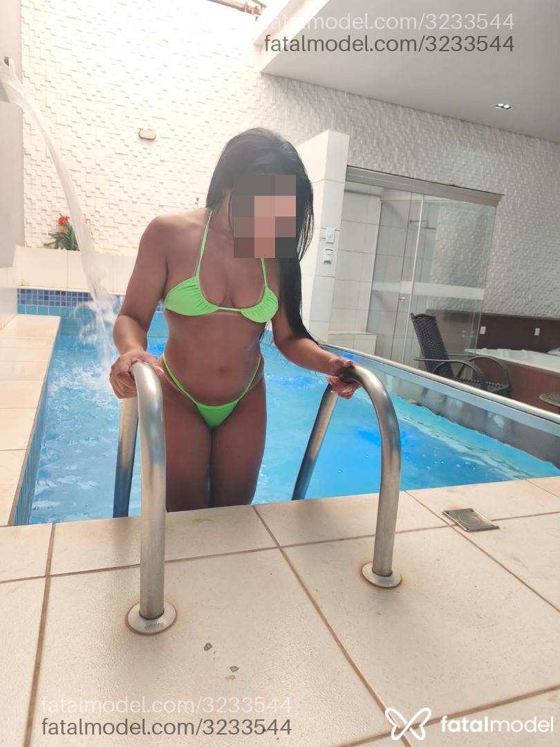 Acompanhante mulher com cabelo castanho de olhos castanhos - Camilla Borges