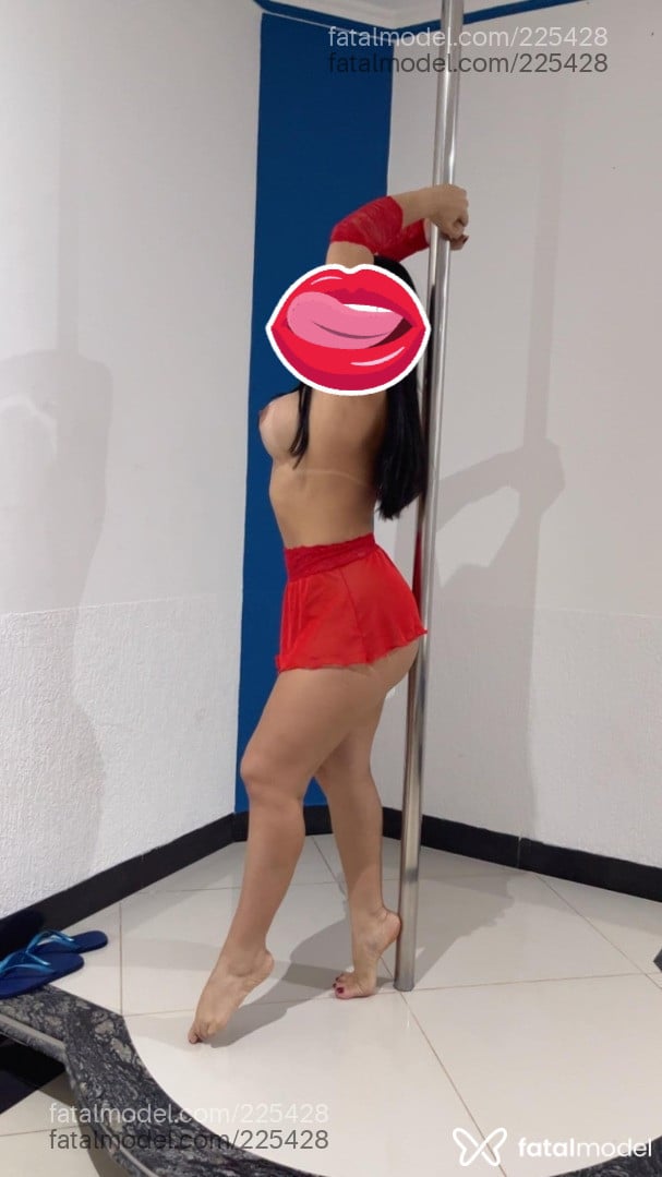 Acompanhante mulher morena (o) de olhos castanhos - Naomi Nay