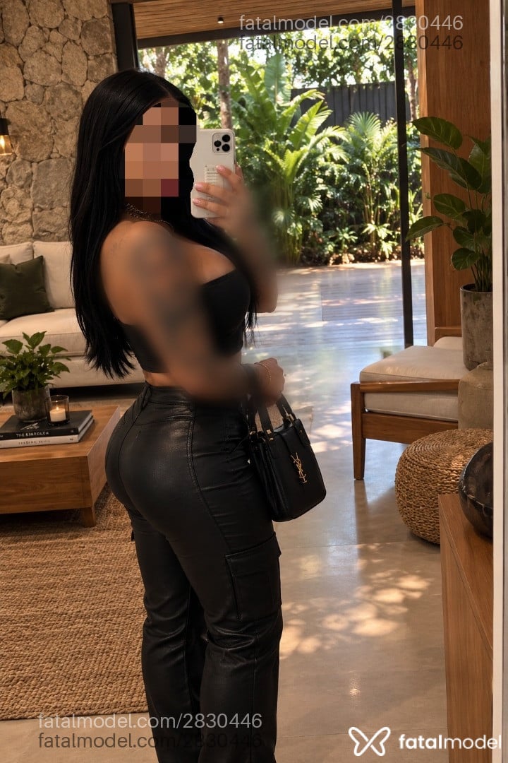 Acompanhante mulher morena (o) de olhos cinza - Safira Jacob