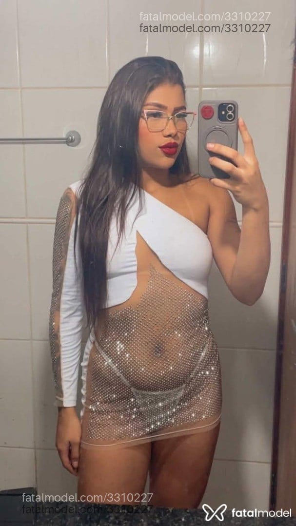 Acompanhante mulher com cabelo castanho de olhos castanhos - Tatah