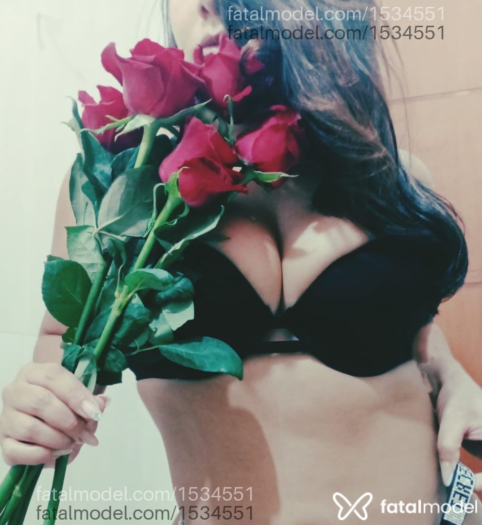 Acompanhante mulher com cabelo castanho de olhos castanhos - Elisa Sena