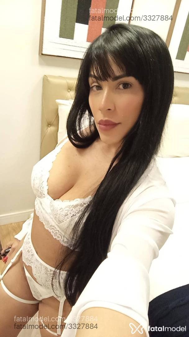 Acompanhante mulher morena (o) de olhos castanhos - Ella Wild