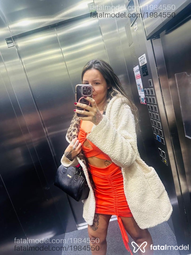 Acompanhante mulher com cabelo castanho de olhos castanhos - Ninna