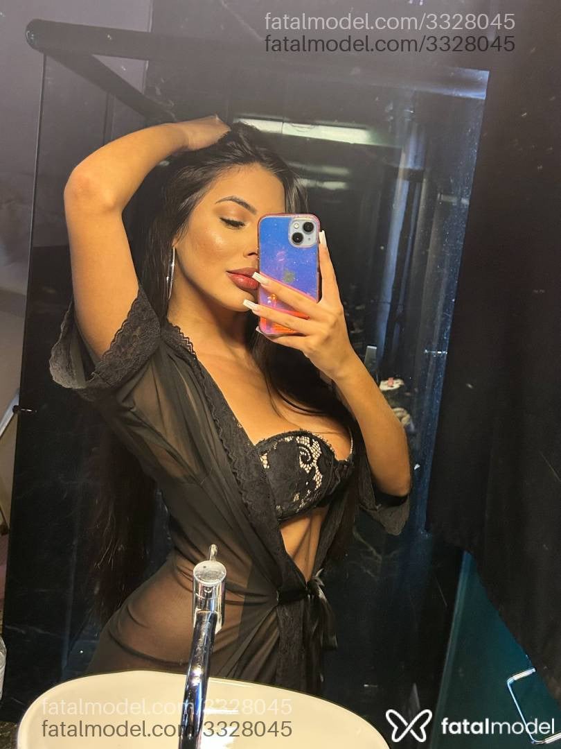 Acompanhante mulher morena (o) de olhos castanhos - Crystal