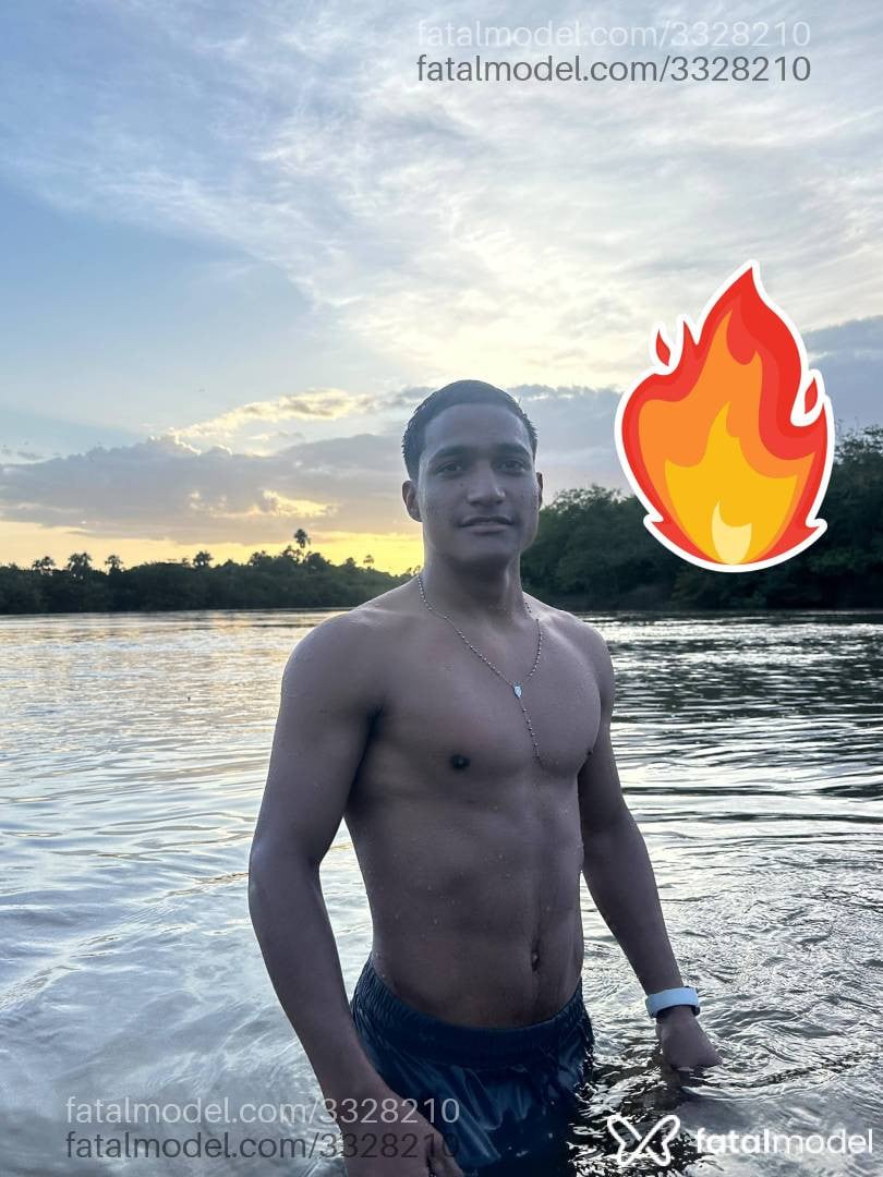 Acompanhante homem morena (o) de olhos pretos - Thiago