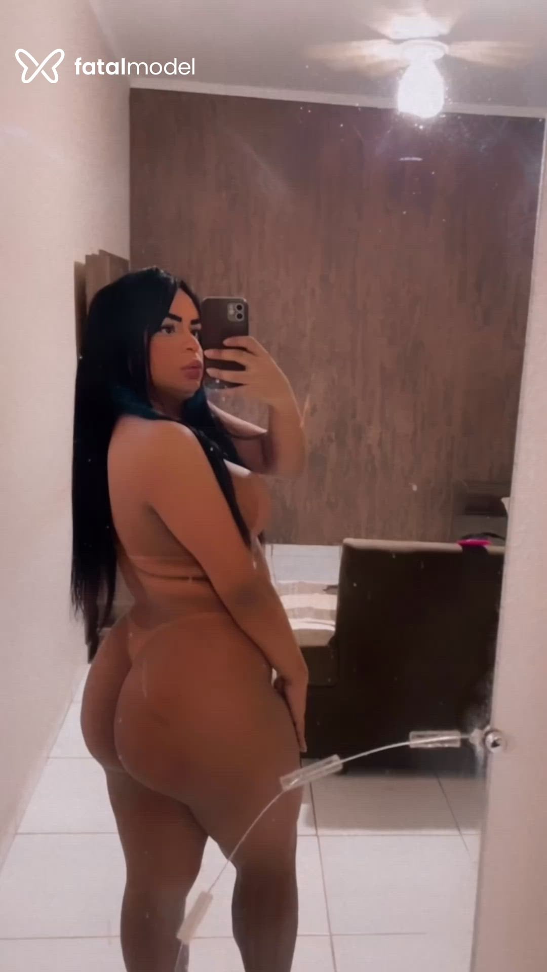 Acompanhante mulher trans morena (o) de olhos castanhos - Larissa