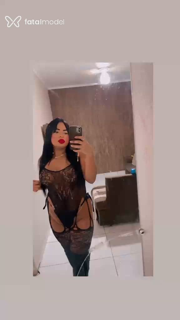 Acompanhante mulher trans morena (o) de olhos castanhos - Larissa