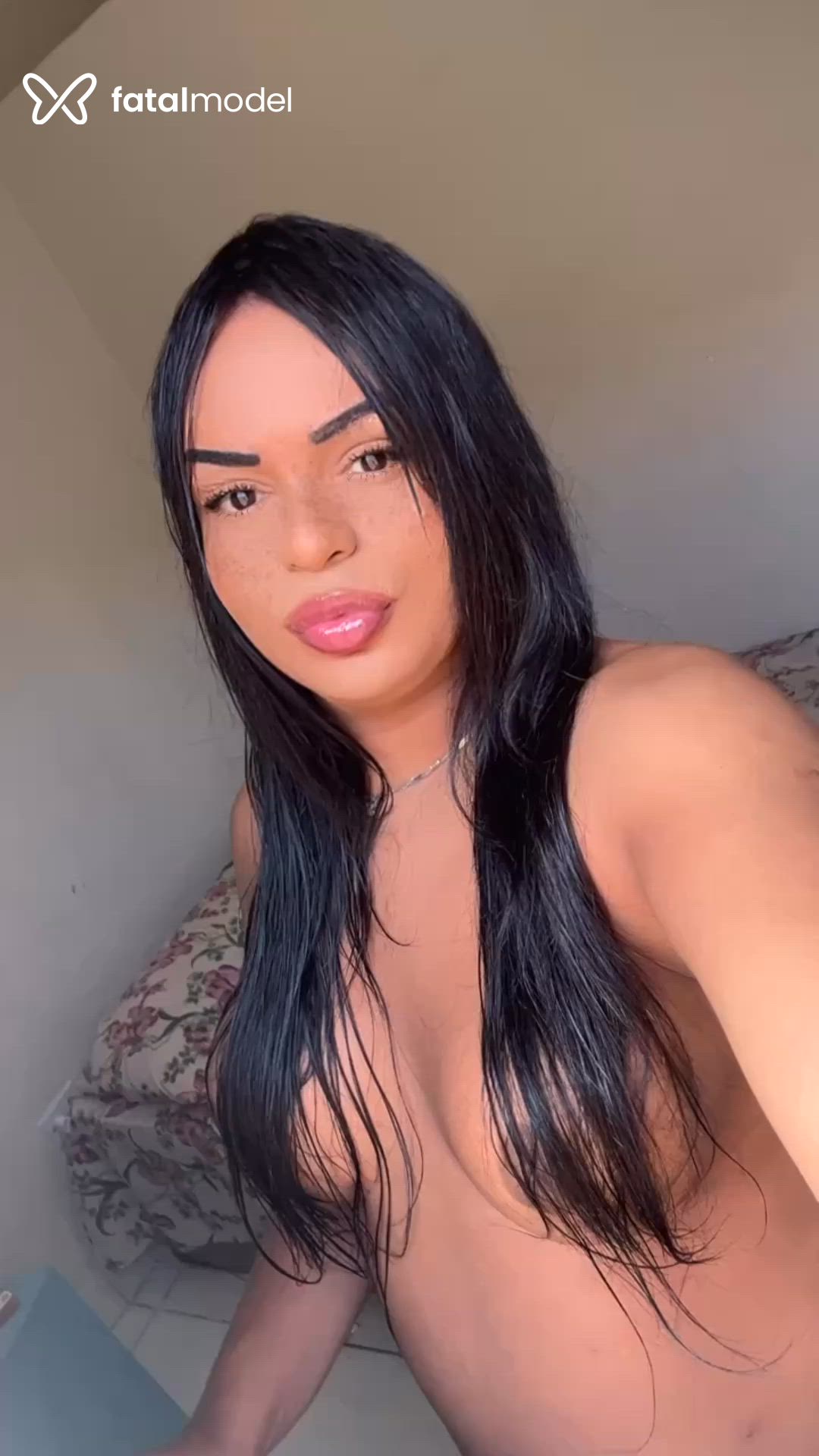 Acompanhante mulher trans morena (o) de olhos castanhos - Larissa