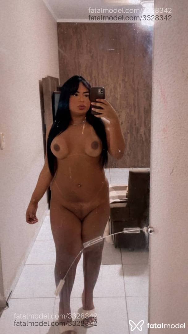 Acompanhante mulher trans morena (o) de olhos castanhos - Larissa