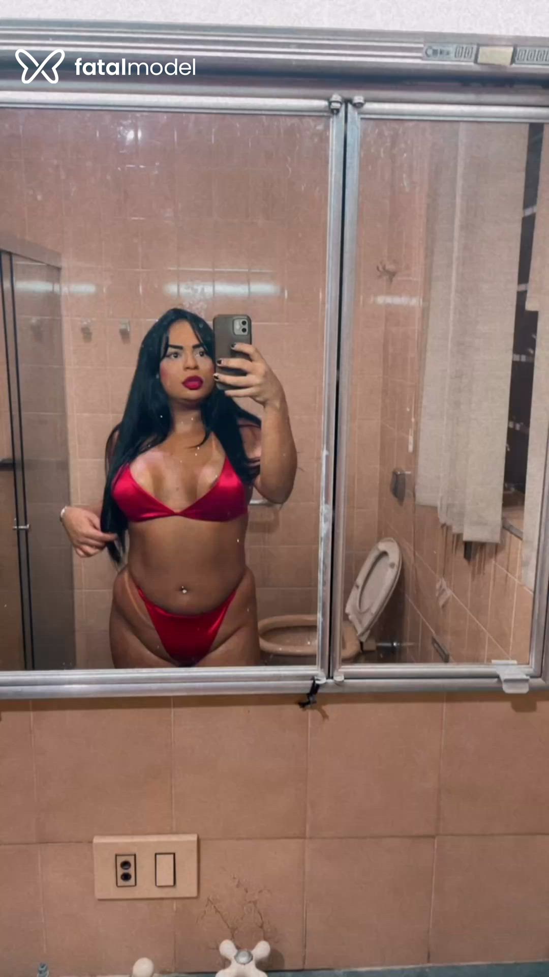 Acompanhante mulher trans morena (o) de olhos castanhos - Larissa