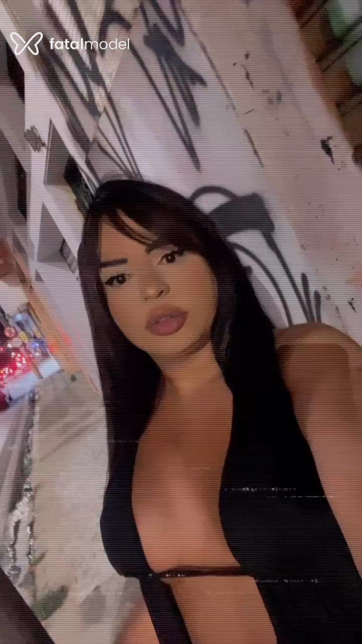 Acompanhante mulher trans morena (o) de olhos castanhos - Larissa