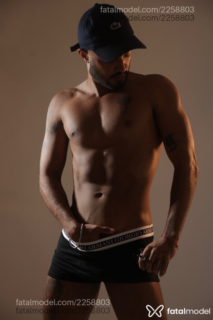 Acompanhante homem morena (o) de olhos castanhos - Felipe Salles