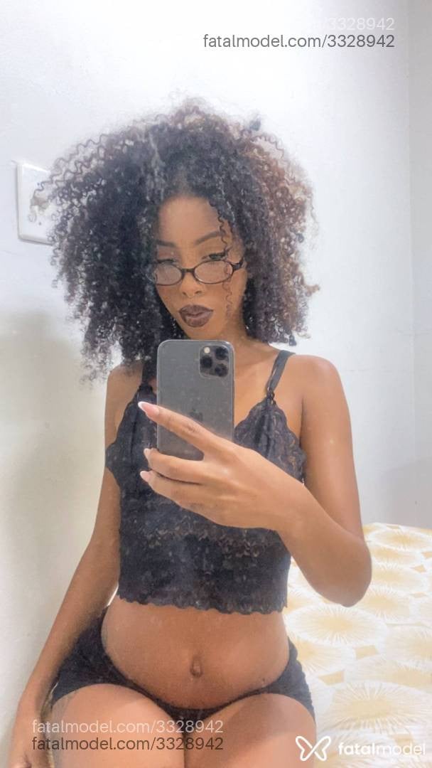 Acompanhante mulher morena (o) de olhos castanhos - Hellen