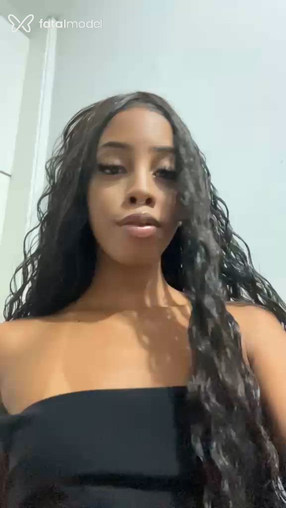 Acompanhante mulher morena (o) de olhos castanhos - Hellen
