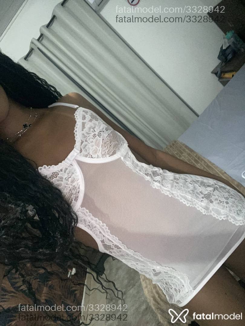 Acompanhante mulher morena (o) de olhos castanhos - Kyara Reis