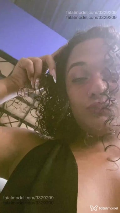 Acompanhante mulher trans com cabelo castanho de olhos verdes em Sumaré - Maya Silva