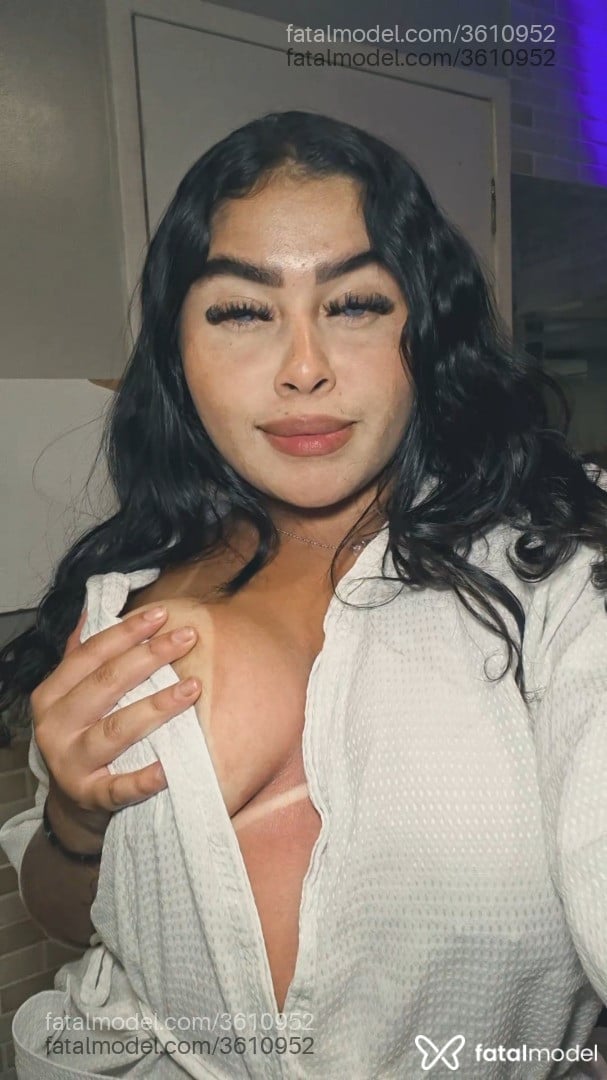 Acompanhante mulher morena (o) de olhos verdes - Tata Barreto