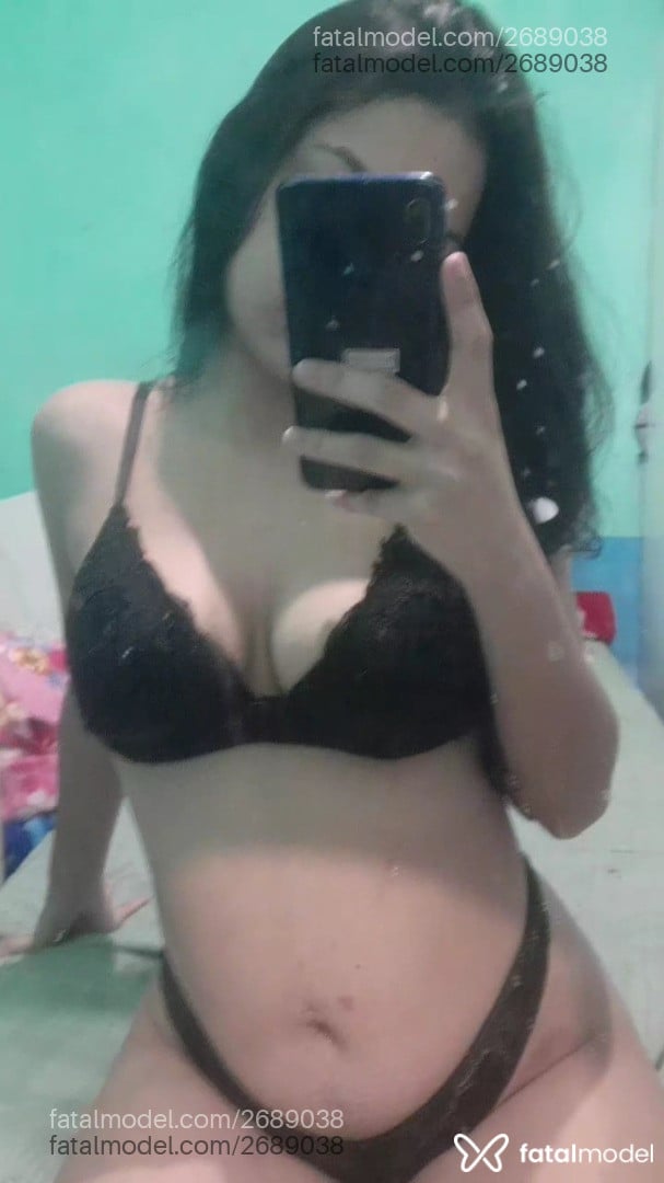 Acompanhante mulher com cabelo castanho de olhos castanhos - Emilly