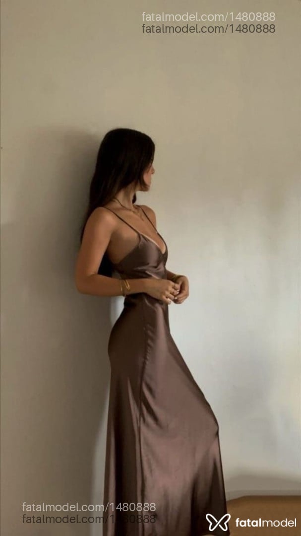Acompanhante mulher morena (o) de olhos pretos - Lara