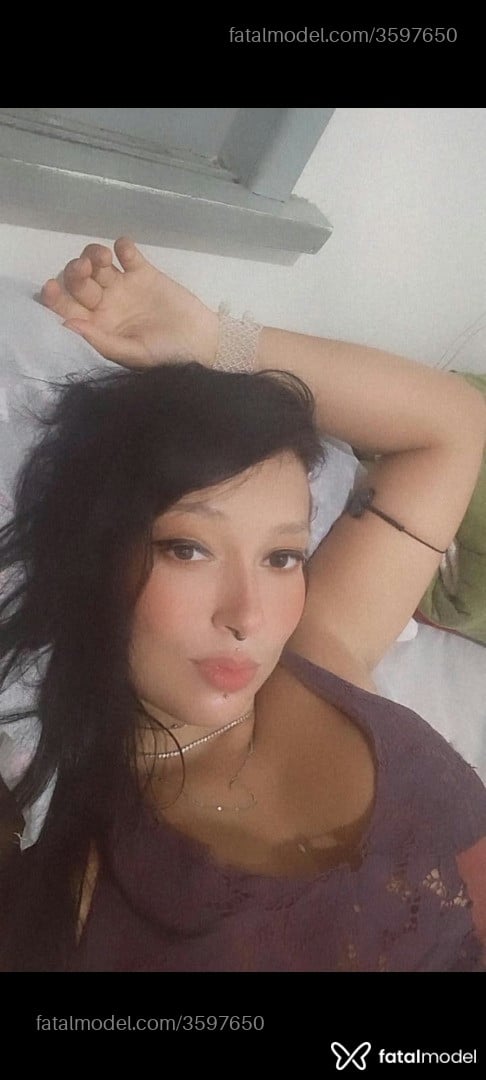 Acompanhante mulher com cabelo castanho de olhos mel - Scarllet Bellini