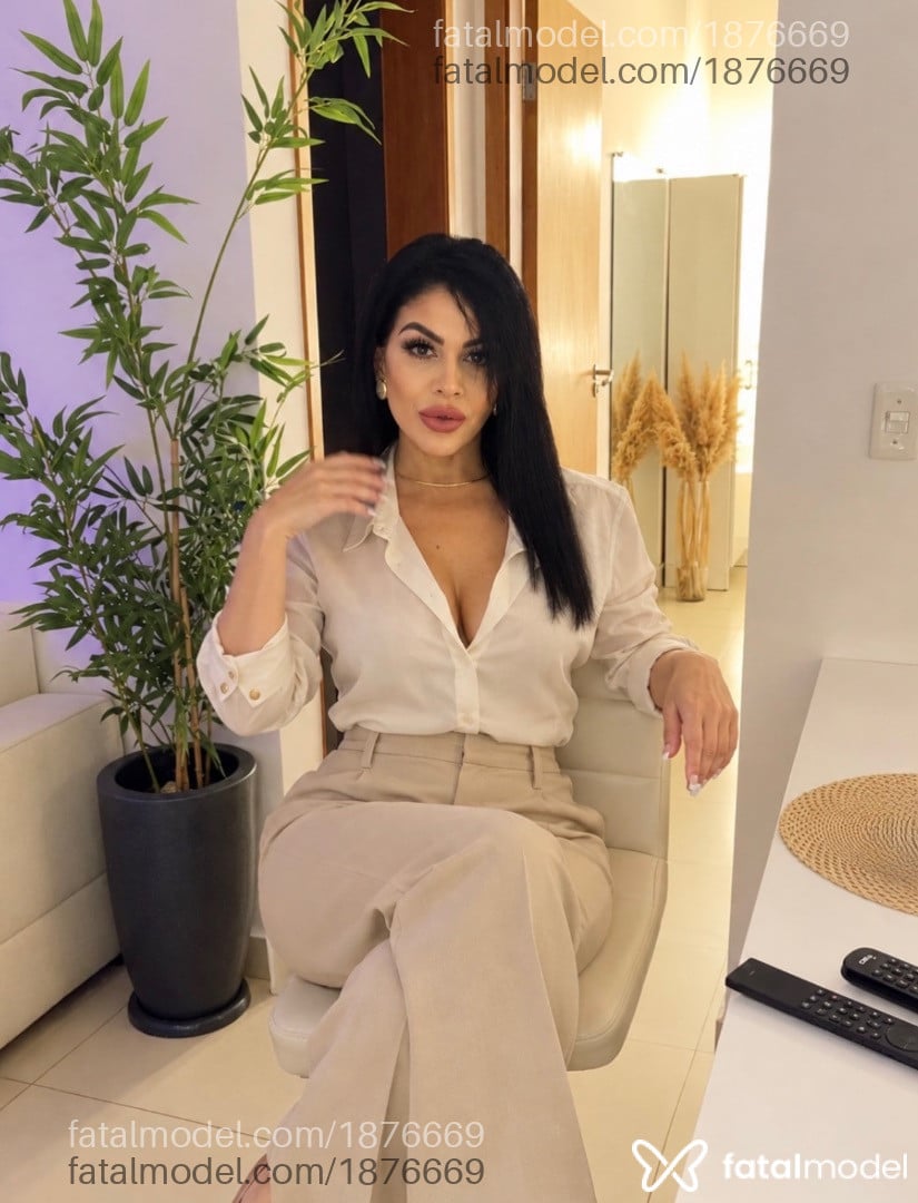 Acompanhante mulher morena (o) de olhos mel - Bruna Davila