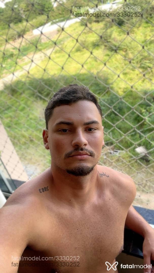 Acompanhante homem com cabelo castanho de olhos pretos em Divinópolis - Maxuel