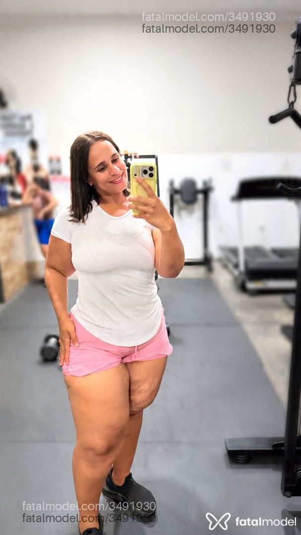 Acompanhante mulher com cabelo castanho de olhos castanhos - Annyzinha