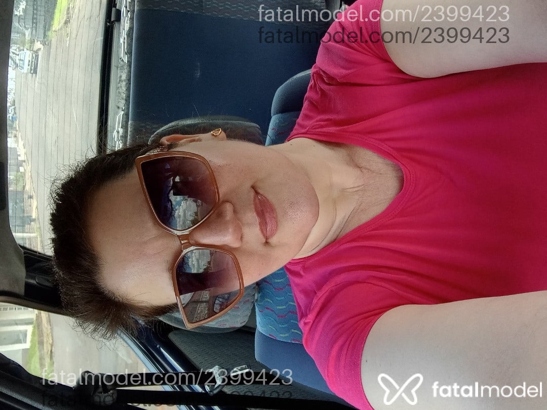 Acompanhante mulher loira (o) de olhos castanhos - Rohh Santos