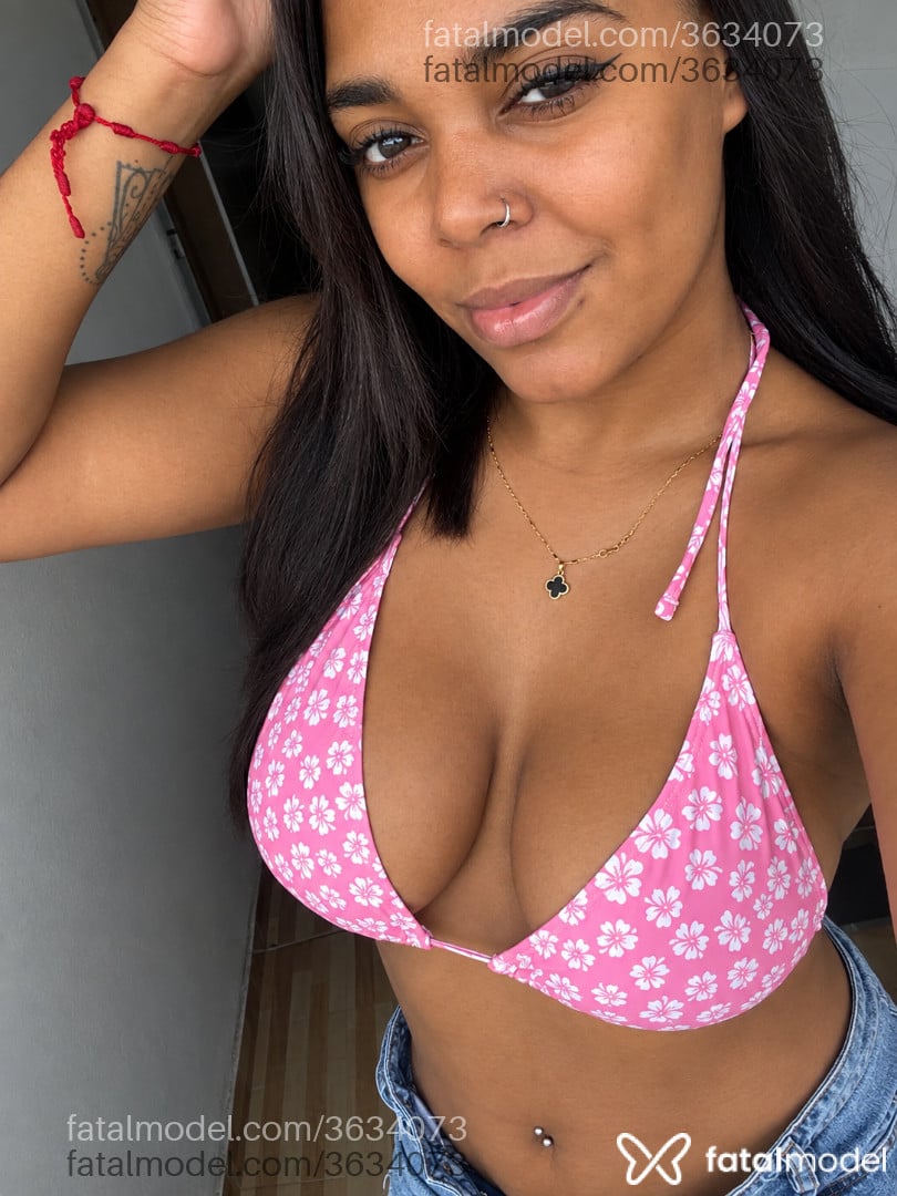 Acompanhante mulher com cabelo castanho de olhos castanhos - Nicole