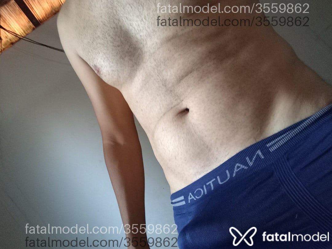 Acompanhante homem com cabelo castanho de olhos pretos - Francisco