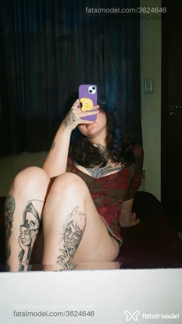 Acompanhante mulher loira (o) de olhos verdes - Jade Falaska