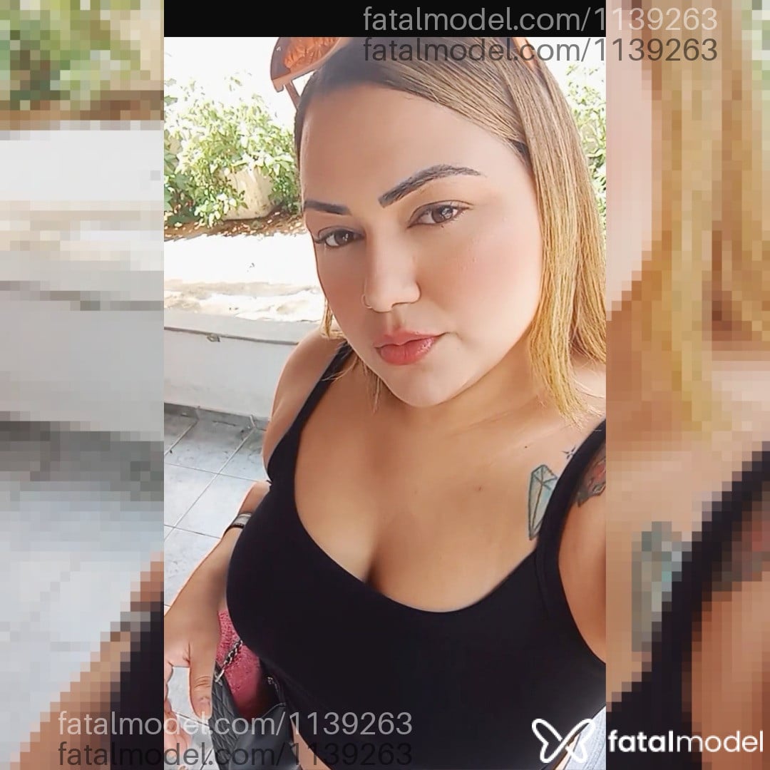 Acompanhante mulher loira (o) de olhos castanhos - Rebeca
