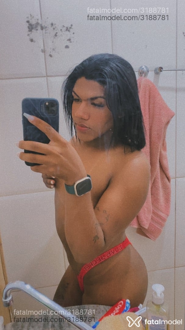 Acompanhante homem trans com cabelo castanho de olhos castanhos - Rayssa