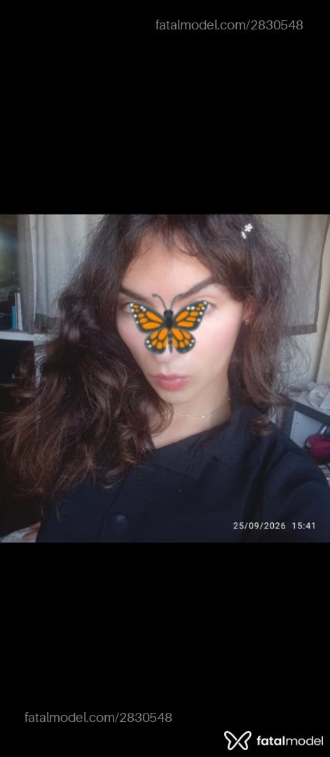 Acompanhante mulher trans com cabelo castanho de olhos castanhos - Manu