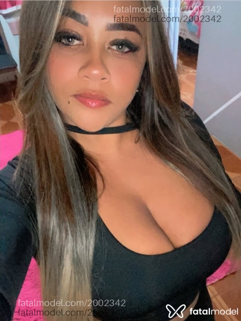 Acompanhante mulher com cabelo castanho de olhos verdes - Bella Froes