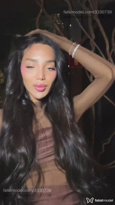 Acompanhante mulher trans morena (o) de olhos pretos em Curitiba Acompanhante mulher trans morena (o) de olhos pretos em Curitiba - Laura Hadid