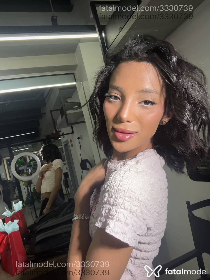 Acompanhante mulher trans morena (o) de olhos pretos em Curitiba - Laura Hadid