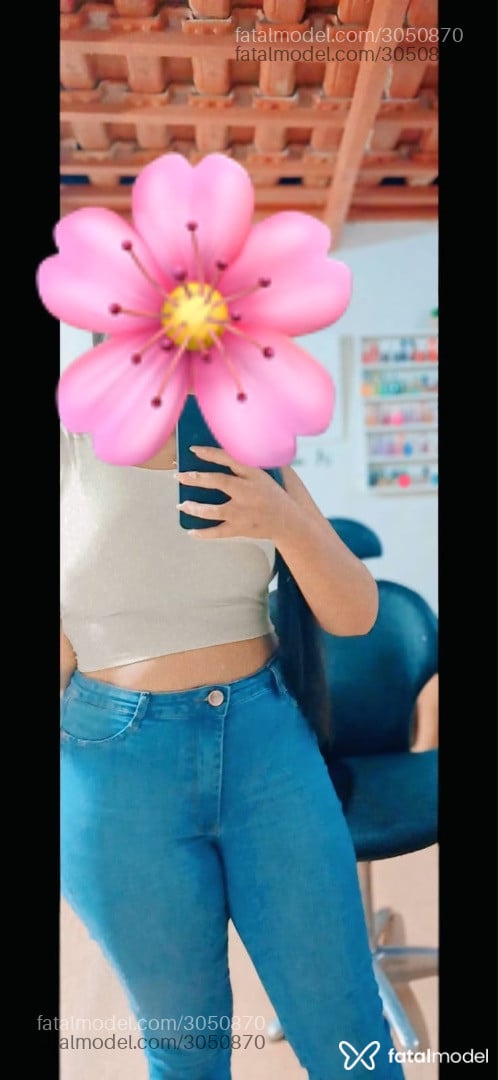 Acompanhante mulher com cabelo castanho de olhos verdes - Anna Clara