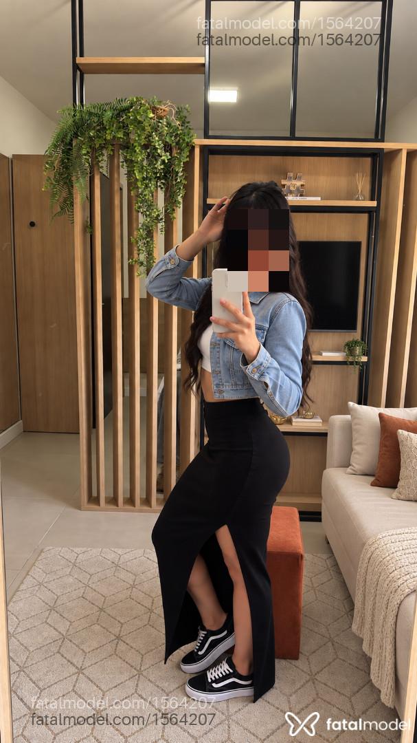 Acompanhante mulher morena (o) de olhos pretos - Maitê