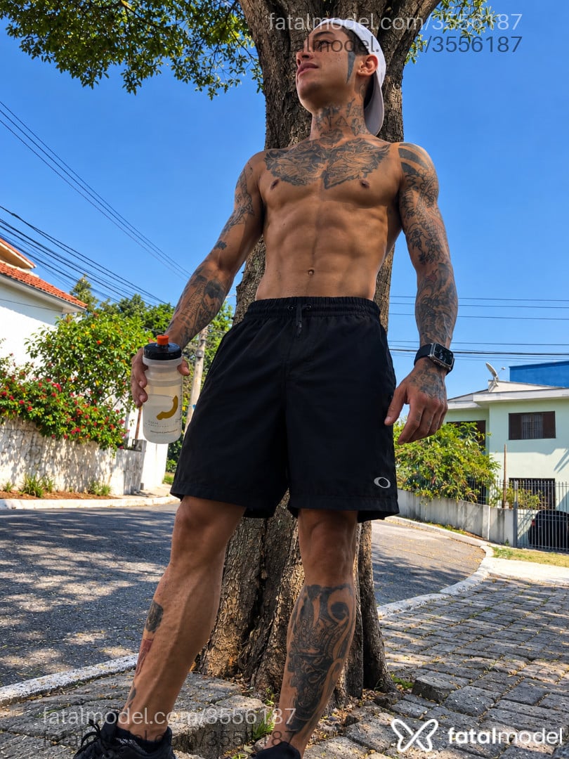 Acompanhante homem morena (o) de olhos castanhos - Lil Dik