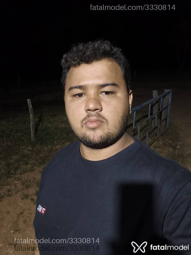 Acompanhante homem com cabelo castanho de olhos castanhos em Goiânia - Matheus