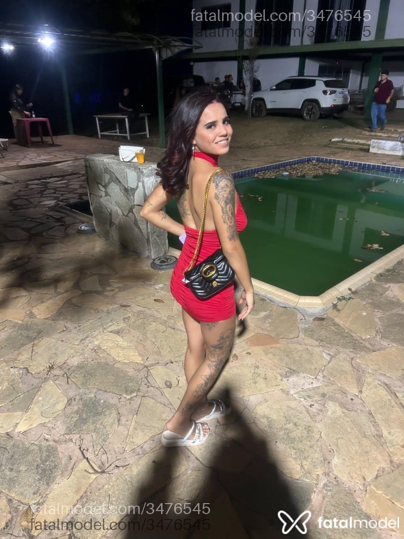 Acompanhante mulher com cabelo castanho de olhos pretos - Carla