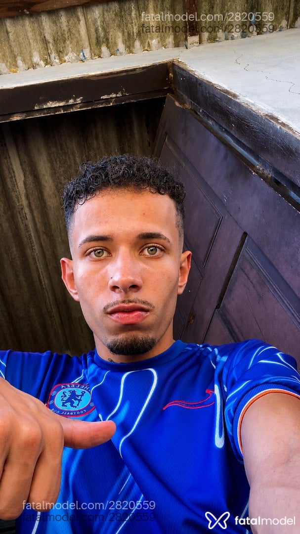 Acompanhante homem com cabelo castanho de olhos verdes - Kaike Sanches