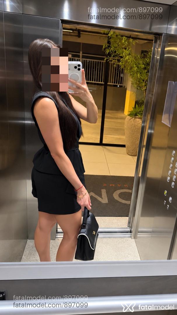 Acompanhante mulher com cabelo castanho de olhos castanhos - Thaís Melchior
