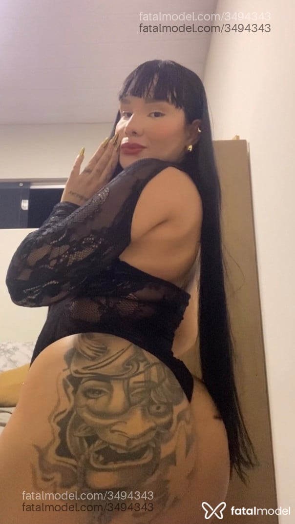 Acompanhante mulher morena (o) de olhos pretos - Polly