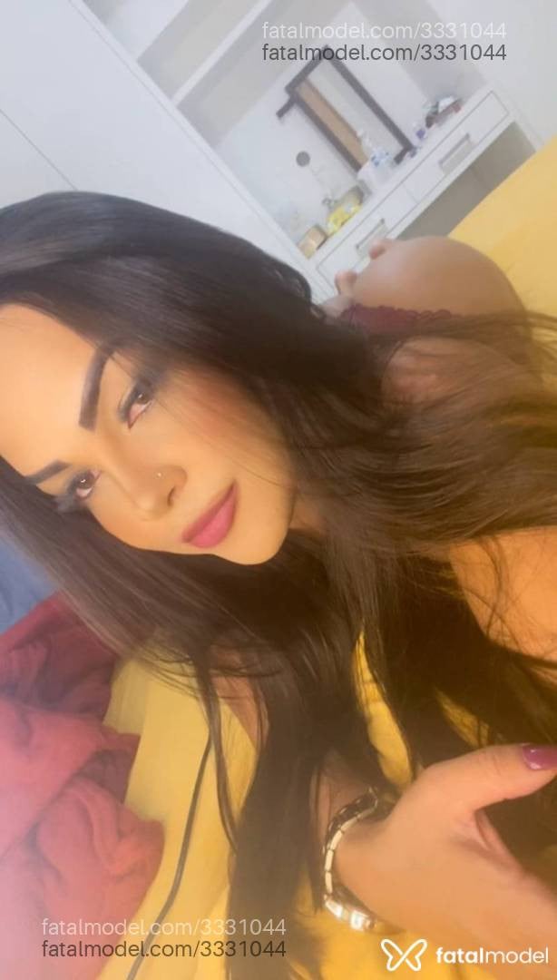 Acompanhante mulher com cabelo castanho de olhos castanhos - Radilla Santos