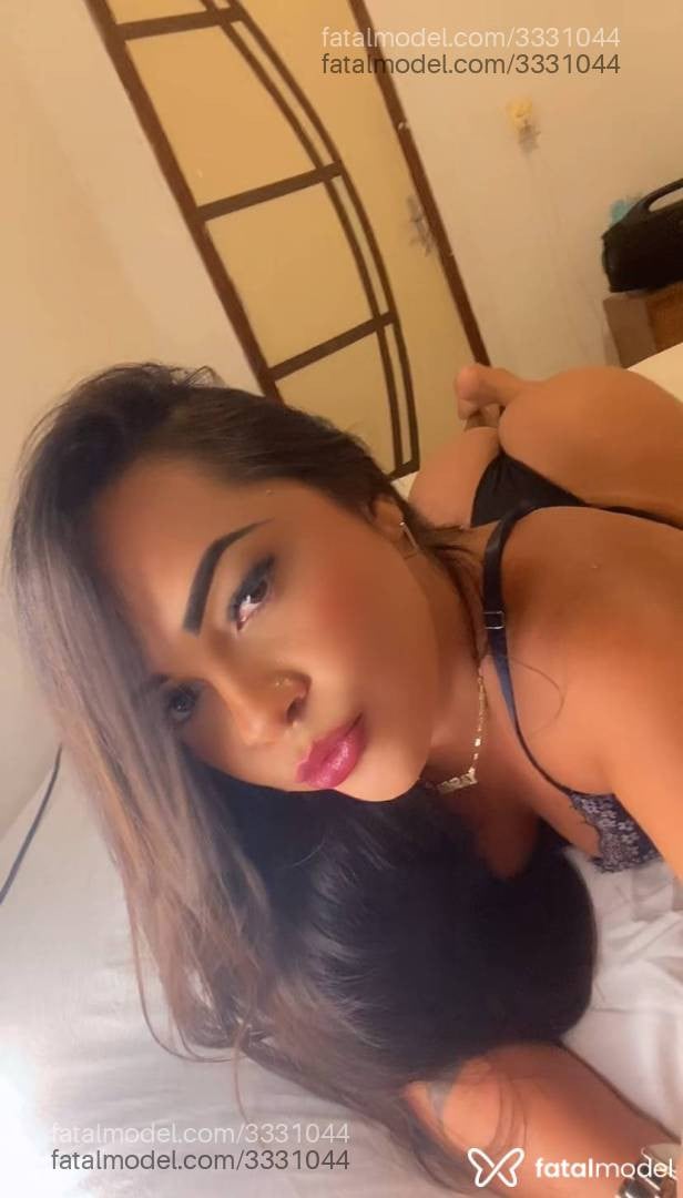 Acompanhante mulher com cabelo castanho de olhos castanhos - Radilla Santos
