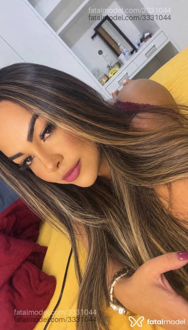 Acompanhante mulher com cabelo castanho de olhos castanhos - Radilla Santos