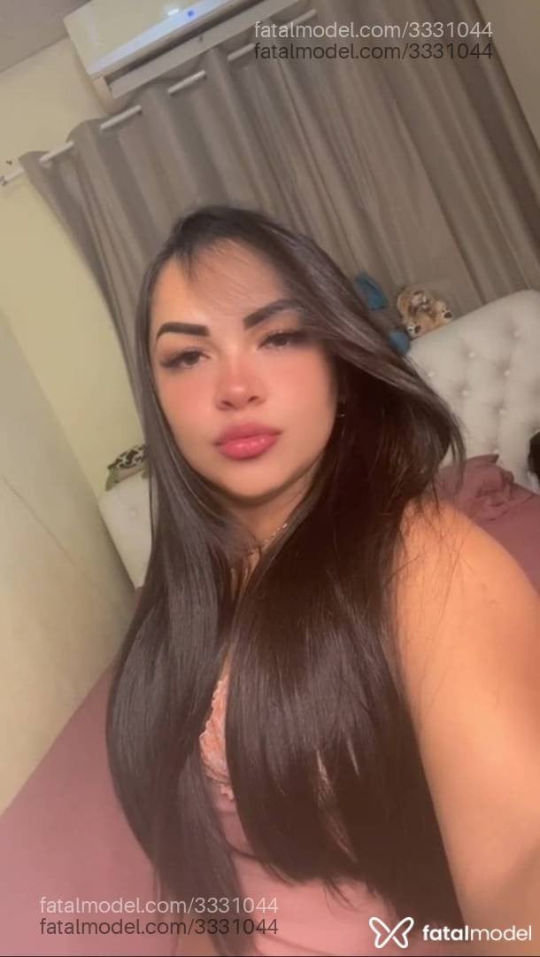 Acompanhante mulher com cabelo castanho de olhos castanhos - Radilla Santos